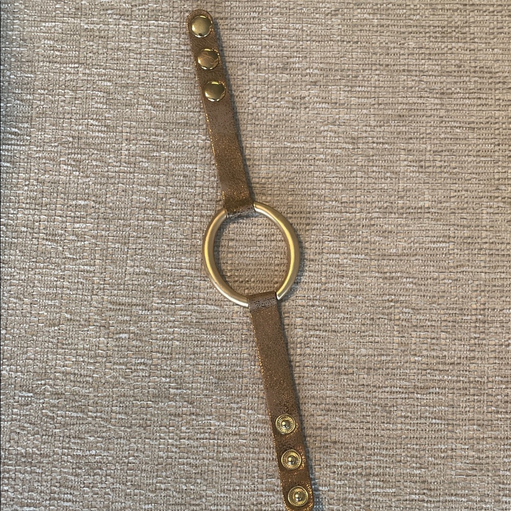 2 Gold-Tone Circle Leather Snap Bracelets $20for 2!! NEW - Picture 4 of 4